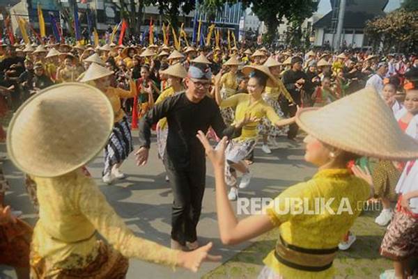 Festival Tari Tradisional Digelar Di Alun-alun Kota